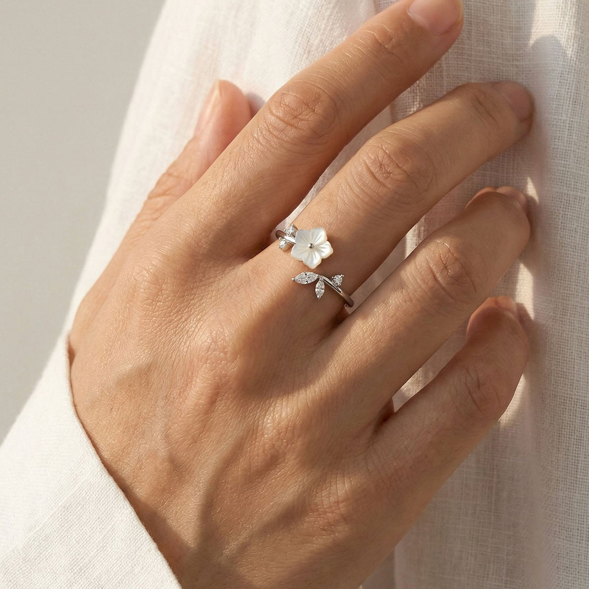 Bloom – Ring with flower