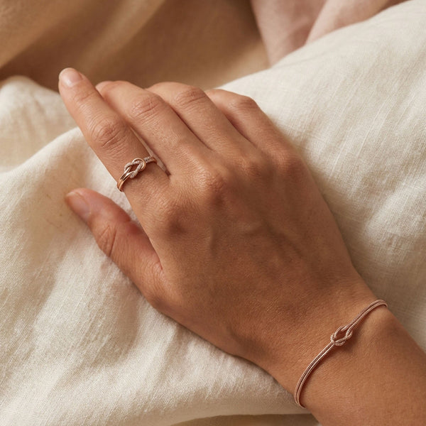 Love knot – knot ring with cubic zirconia