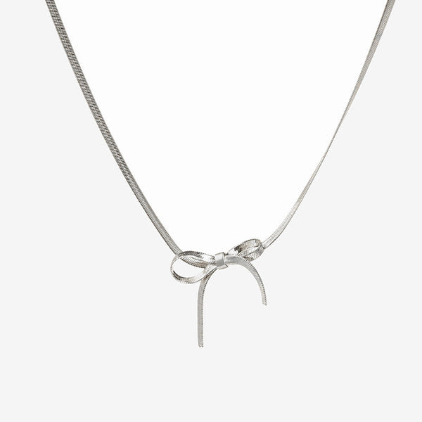 Maelle - delicate necklace with bow pendant