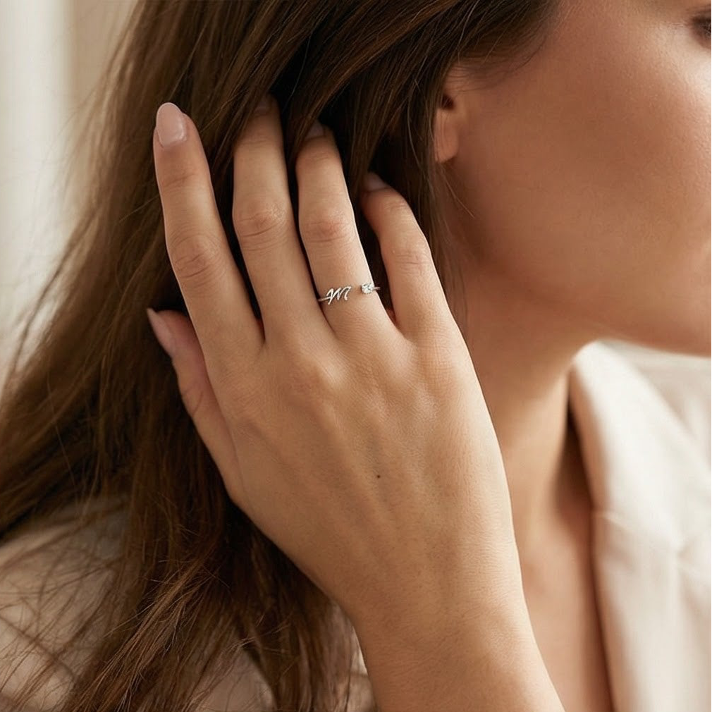 Valentia – Ring with letter and sparkling cubic zirconia