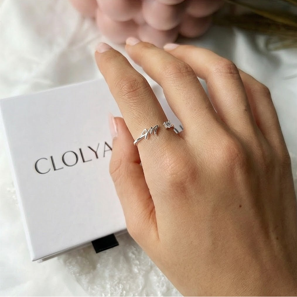 Valentia – Ring with letter and sparkling cubic zirconia