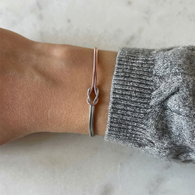 Couple's bracelet with love knot