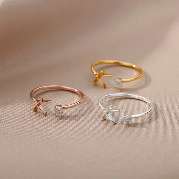 Valentia – Ring with letter and sparkling cubic zirconia